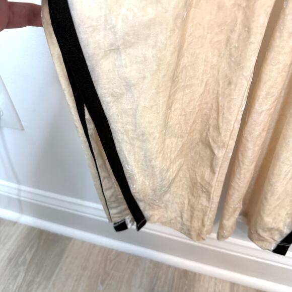 Free People We Are HAH Jump On It Velvet Jumpsuit In Almond Milk Size Small New - Picture 11 of 16